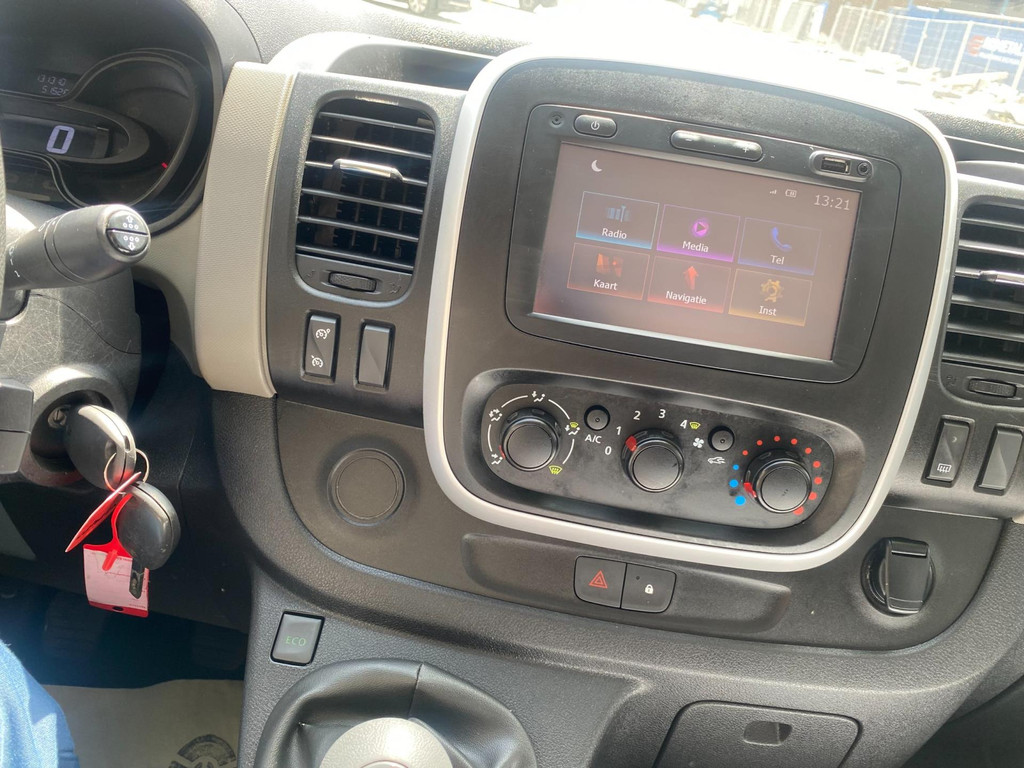 Nissan NV300 1.6 dCi * 2018 * Euro6 * 131.051 KM NAP * 3Zits * Airco * Navigatie * Cruise Control * CarPlay * PDC * Nette Bus * 10