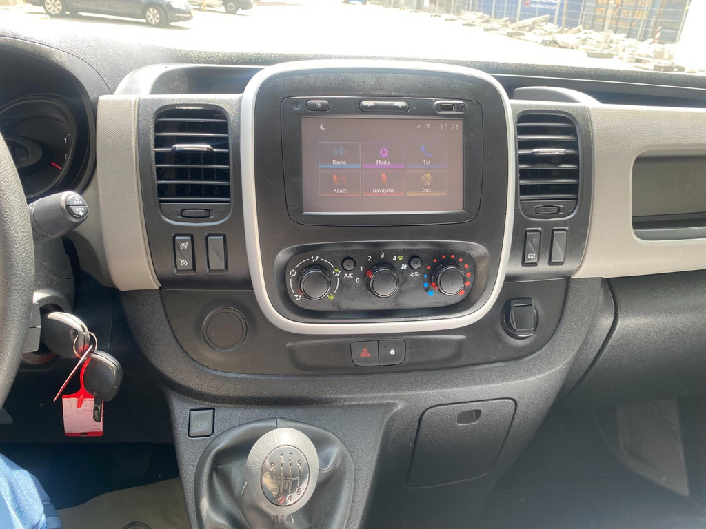 Nissan NV300 1.6 dCi * 2018 * Euro6 * 131.051 KM NAP * 3Zits * Airco * Navigatie * Cruise Control * CarPlay * PDC * Nette Bus * 11