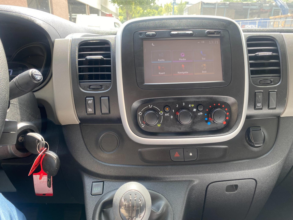 Nissan NV300 1.6 dCi * 2018 * Euro6 * 131.051 KM NAP * 3Zits * Airco * Navigatie * Cruise Control * CarPlay * PDC * Nette Bus * 12