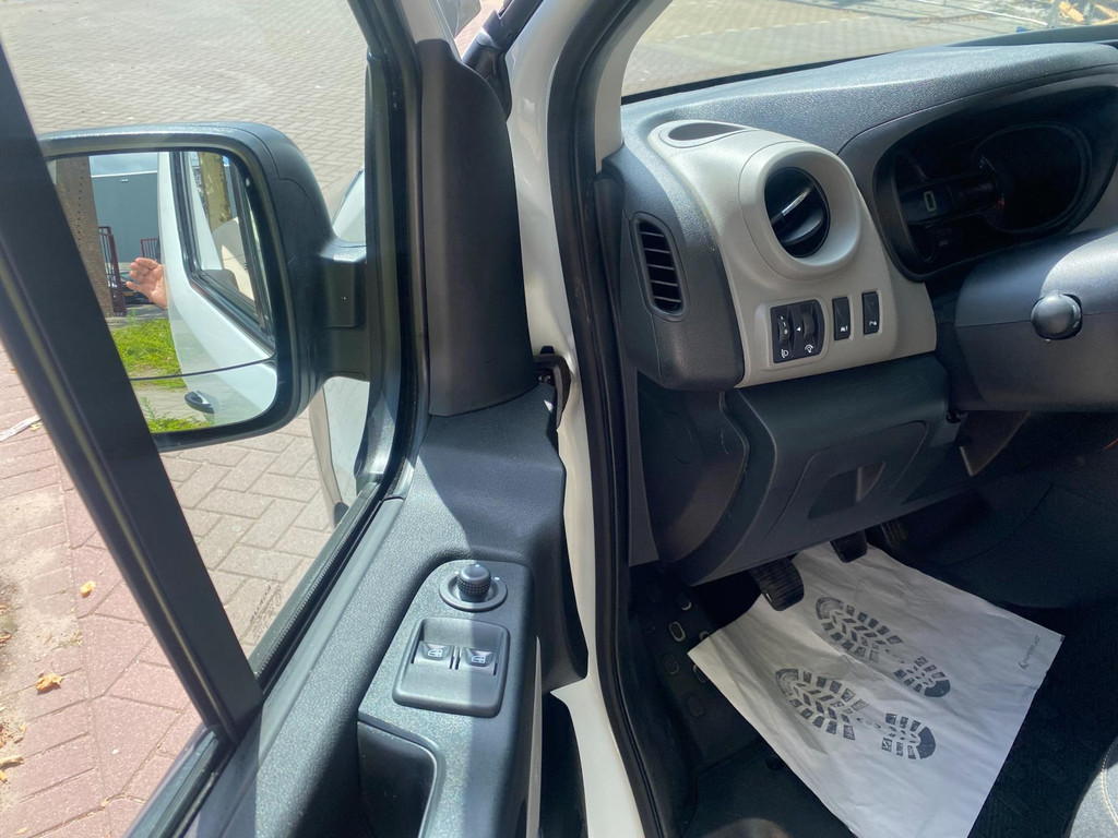 Nissan NV300 1.6 dCi * 2018 * Euro6 * 131.051 KM NAP * 3Zits * Airco * Navigatie * Cruise Control * CarPlay * PDC * Nette Bus * 8