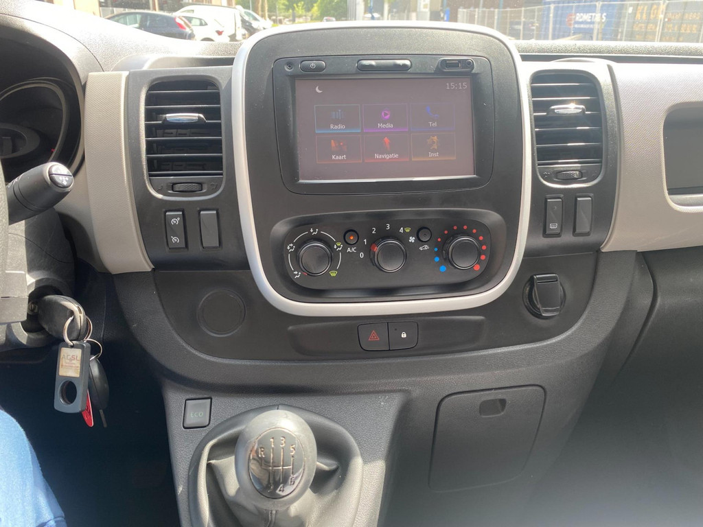 Nissan NV300 1.6 dCi * 2018 * Euro6 * 166.246 KM NAP * 3Zits * Airco * Navigatie * Cruise Control * CarPlay * PDC * Nette Bus * 10