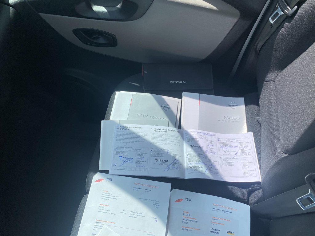 Nissan NV300 1.6 dCi * 2018 * Euro6 * 166.246 KM NAP * 3Zits * Airco * Navigatie * Cruise Control * CarPlay * PDC * Nette Bus * 13