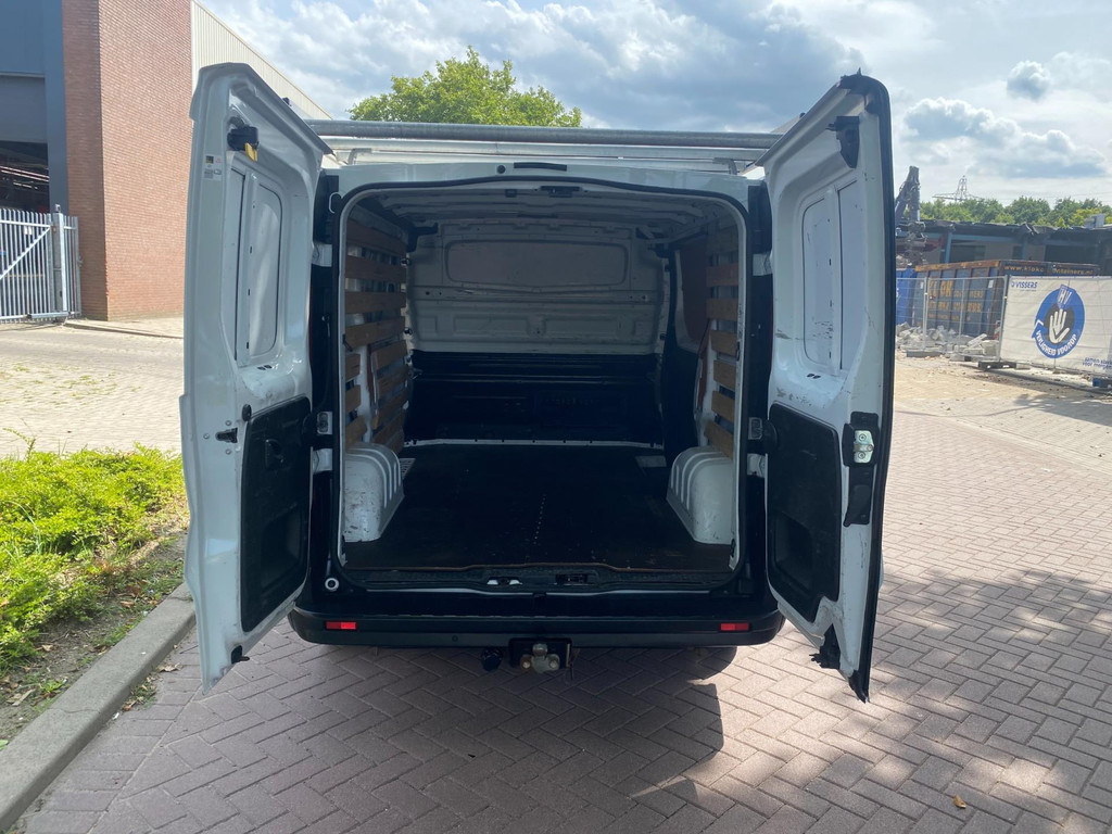 Nissan NV300 1.6 dCi * 2018 * Euro6 * 166.246 KM NAP * 3Zits * Airco * Navigatie * Cruise Control * CarPlay * PDC * Nette Bus * 15