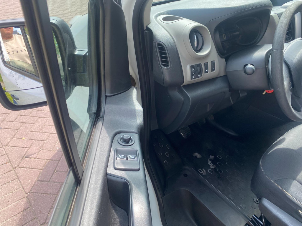 Nissan NV300 1.6 dCi * 2018 * Euro6 * 166.246 KM NAP * 3Zits * Airco * Navigatie * Cruise Control * CarPlay * PDC * Nette Bus * 7