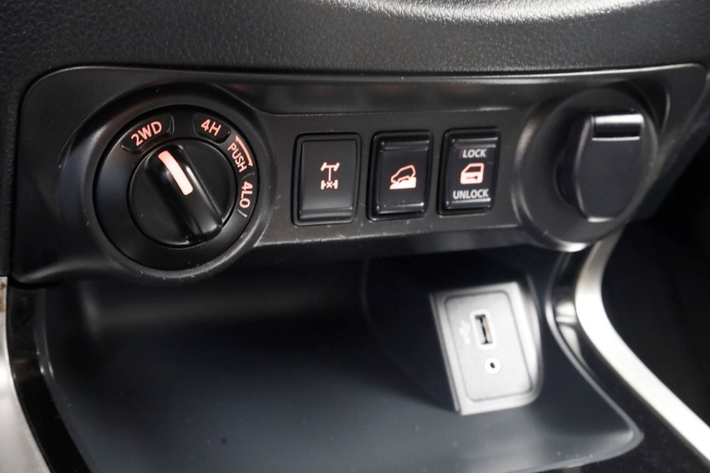 Nissan Navara 2.3 dCi 190pk Automaat Tekna 4x4 + Sperdiff. Trekhaak 3500kg 09-2020 18