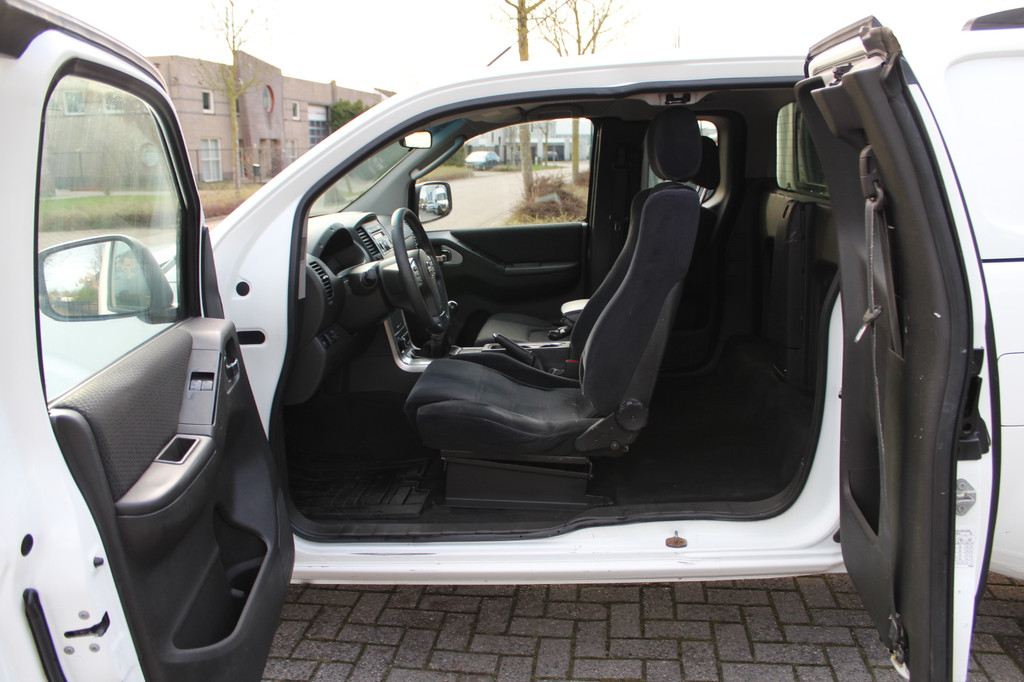 Nissan Navara 2.5 dCi 140KW 4WD XE King Cab 4x4 - Airco 10