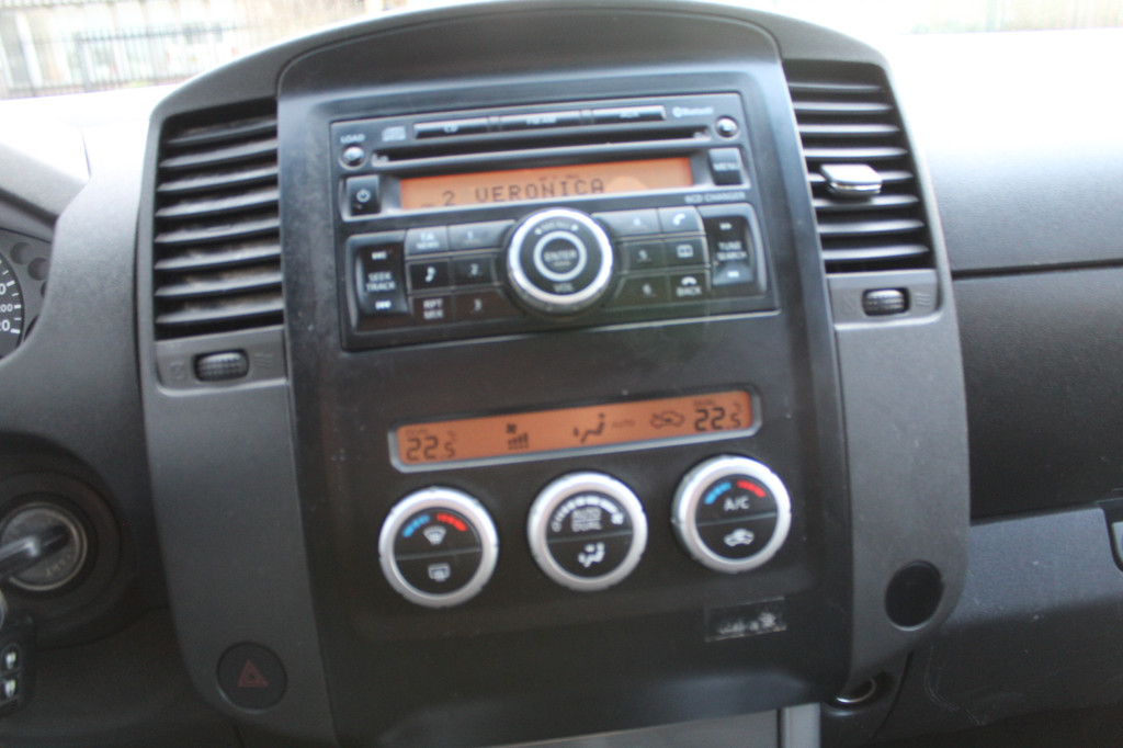 Nissan Navara 2.5 dCi 140KW 4WD XE King Cab 4x4 - Airco 11