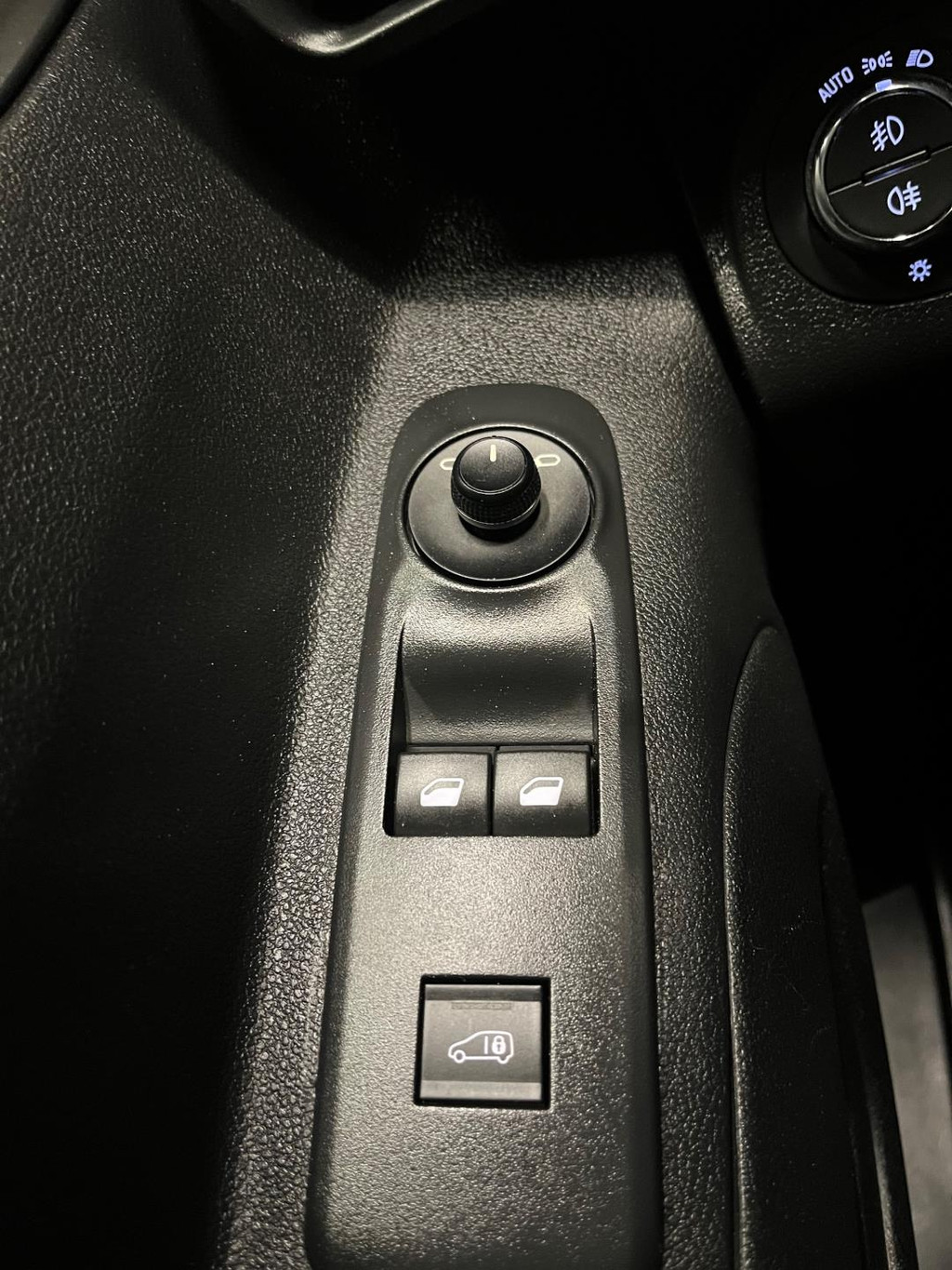 Opel Combo L2H1 1.5D 130pk euro6 Edition, Airco, Camera, CruiseControl, Navigatie, Trekhaak, RIJKLAARPRIJS! 17