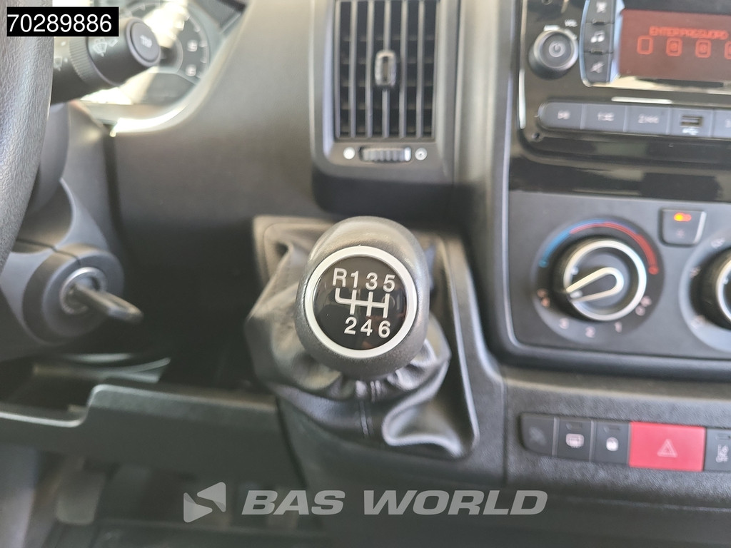 Opel Movano 165PK Laadklep Zijdeur Bakwagen Airco Cruise Camera Standkachel Euro6 Meubelbak Koffer 16m3 Airco Cruise control 17