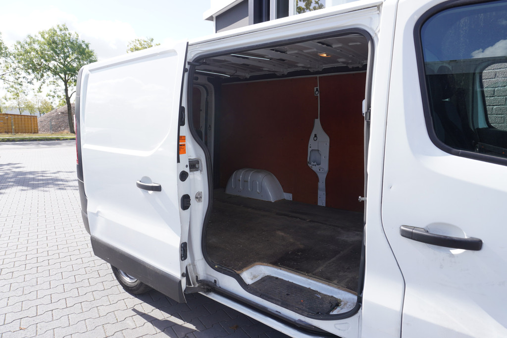 Opel Vivaro 1.6 CDTI 125PK L2 EURO 6 - Airco - Cruise - Trekhaak - ⬠8.900,- Excl. 7