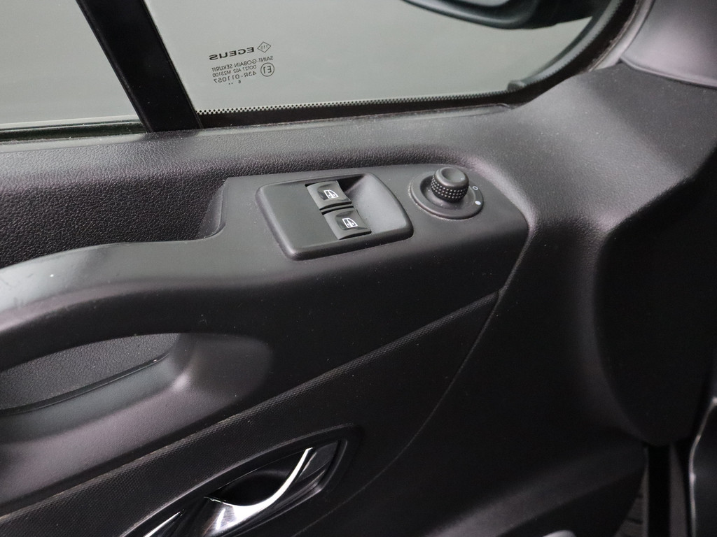 Opel Vivaro 1.6CDTI 145PK Sport EcoFlex | Navigatie | Airco | Camera | 3-Persoons | Trekhaak 8