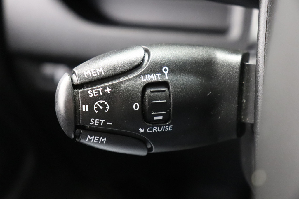 Opel Vivaro 2.0 BlueHDi 145PK EURO 6 - Airco - Navi - Cruise - ⬠18.900,- Excl. 17