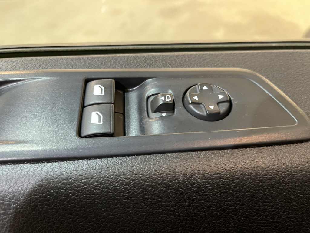 Opel Vivaro-e L2H1 Edition 50 kWh / 100% Elektrisch !! / Airco / Cruise Control / CarPlay / Camera / Navigatie / 23.900 KM !! 17