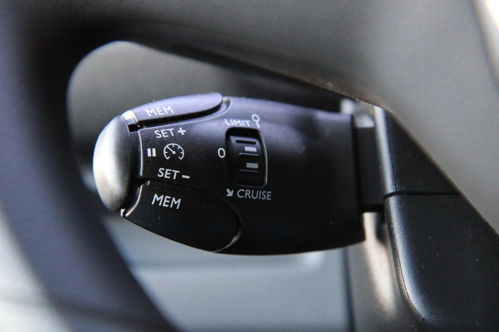 Opel Vivaro-e L2H1 Innovation 50 kWh / App connect / Navi / 3 Zits 16