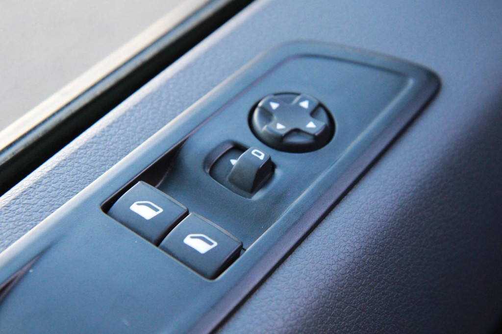 Opel Vivaro-e L2H1 Innovation 50 kWh / App connect / Navi / 3 Zits 18