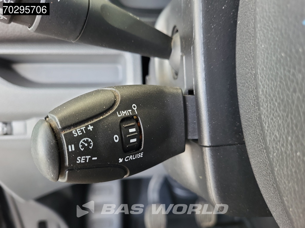 Opel Vivaro 100PK L1H1 Airco Cruise Imperiaal Euro6 L1 Airco Trekhaak Cruise control 17