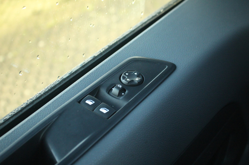 Opel Vivaro 2.0CDTI 123pk L2H1 Edition | Automaat | Camera | Cruise | Lease 260,- p/m 18