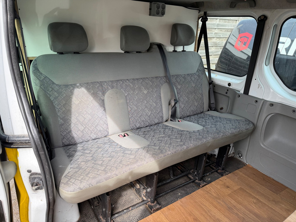 Opel Vivaro Combi 1.9DTi,Pers.Bus.Versnellingsbak,KAPOT 14