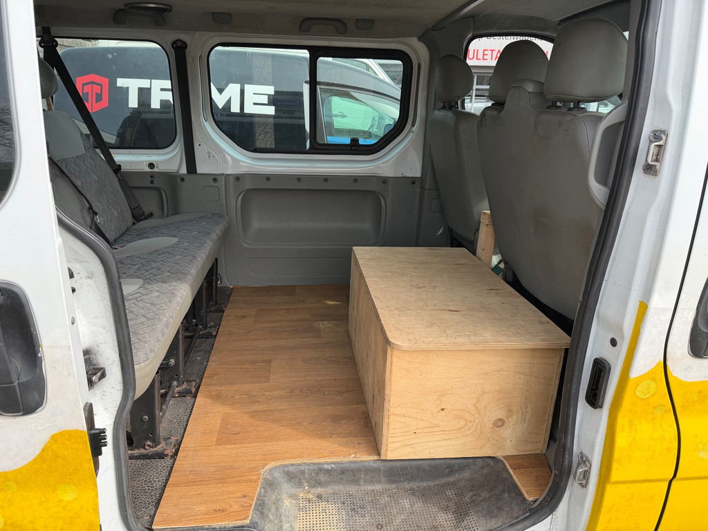 Opel Vivaro Combi 1.9DTi,Pers.Bus.Versnellingsbak,KAPOT 15