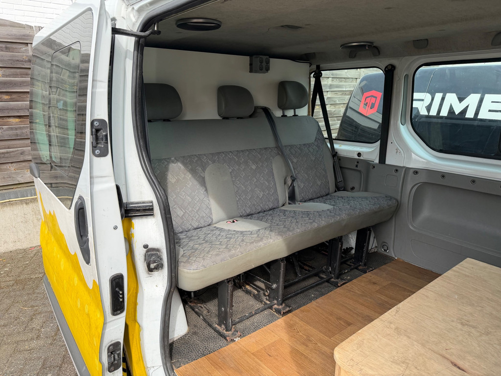 Opel Vivaro Combi 1.9DTi,Pers.Bus.Versnellingsbak,KAPOT 16