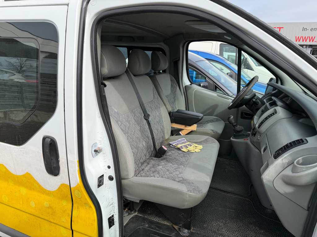 Opel Vivaro Combi 1.9DTi,Pers.Bus.Versnellingsbak,KAPOT 17