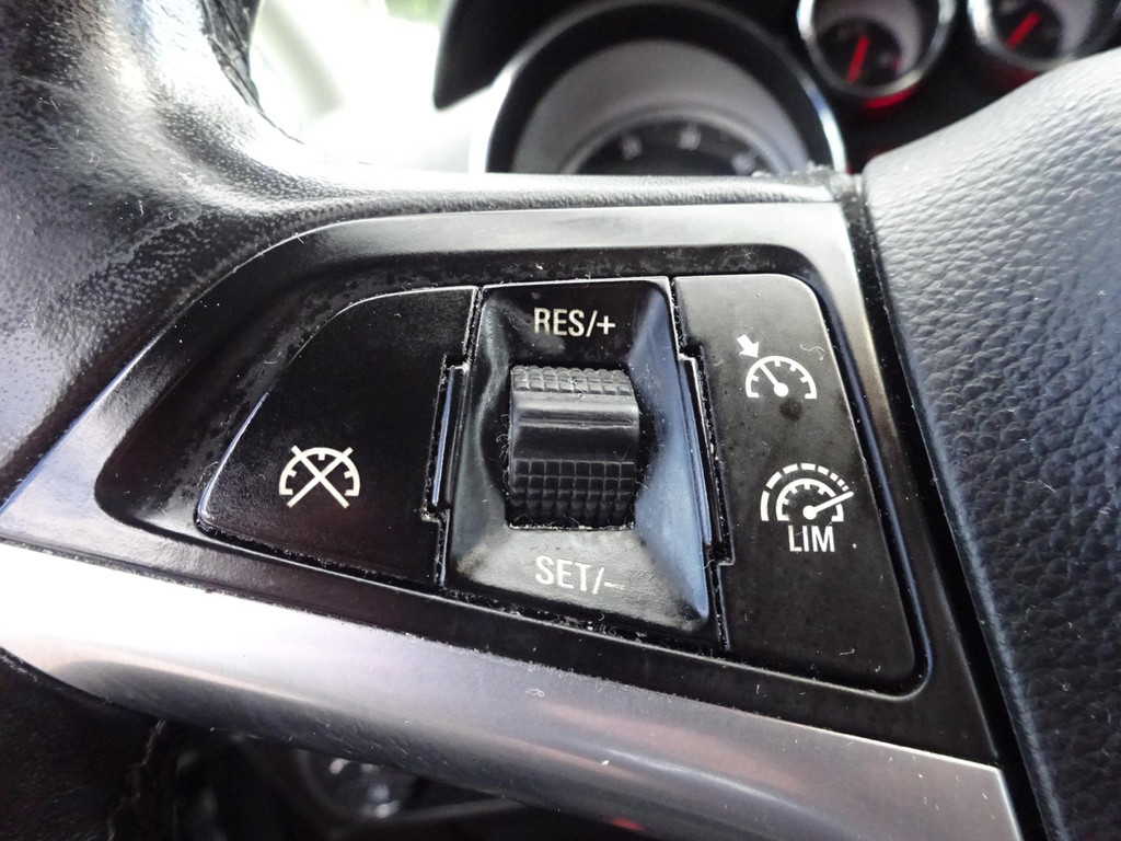 Opel ZAFIRA TOURER VAN 1.6 CDTI EU6 136 PK AIRCO CRUISE CONTROL NAVIGATIE zeer luxe grijs kenteken 18