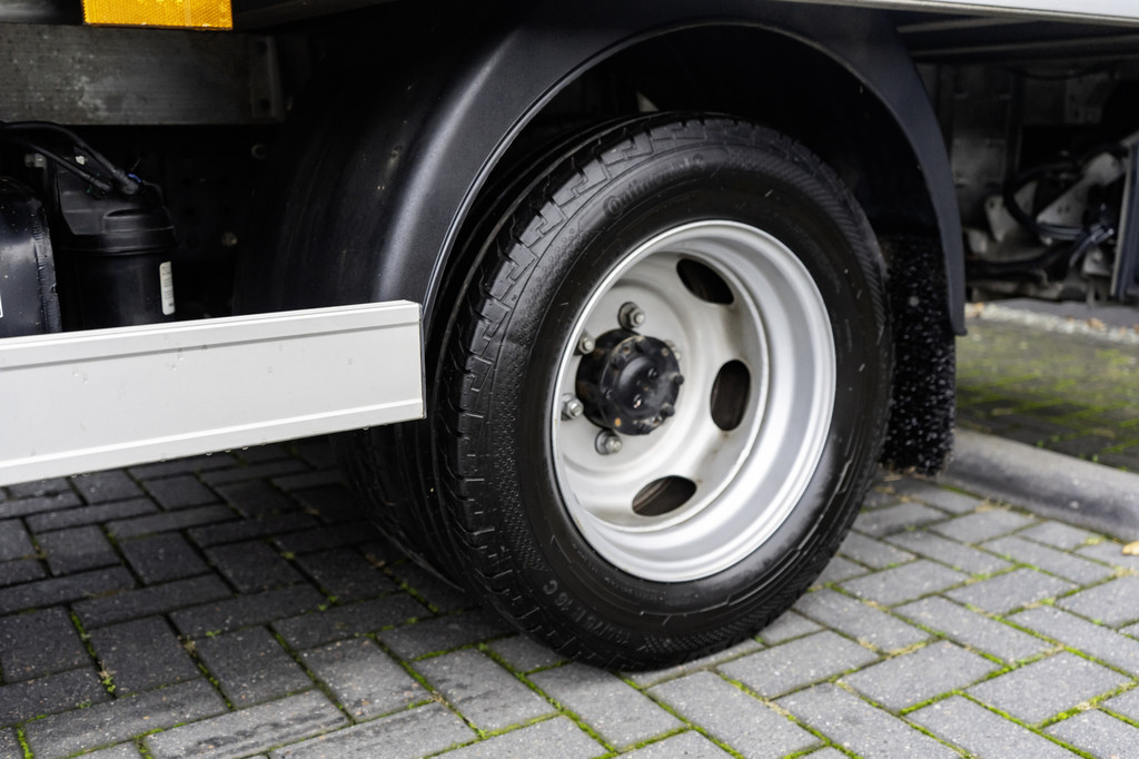 Overige merken Canter 3C15 | Bakwagen met laadklep | Automaat | 1000KG Laadklep | Airco 10