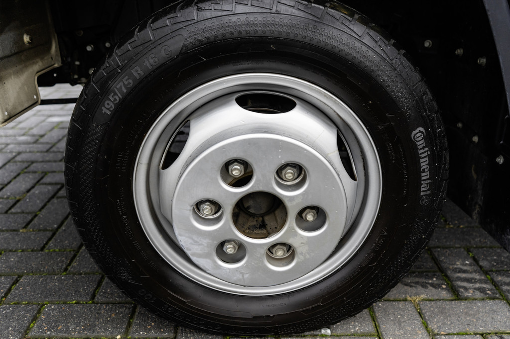 Overige merken Canter 3C15 | Bakwagen met laadklep | Automaat | 1000KG Laadklep | Airco 9