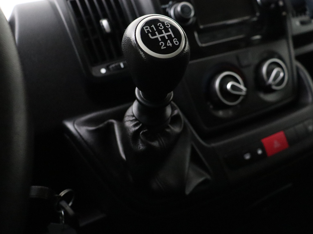 Peugeot Boxer 2.2BlueHDi 120PK L2H1 Premium | Camera | 3-Persoons | Betimmering | Cruise 15