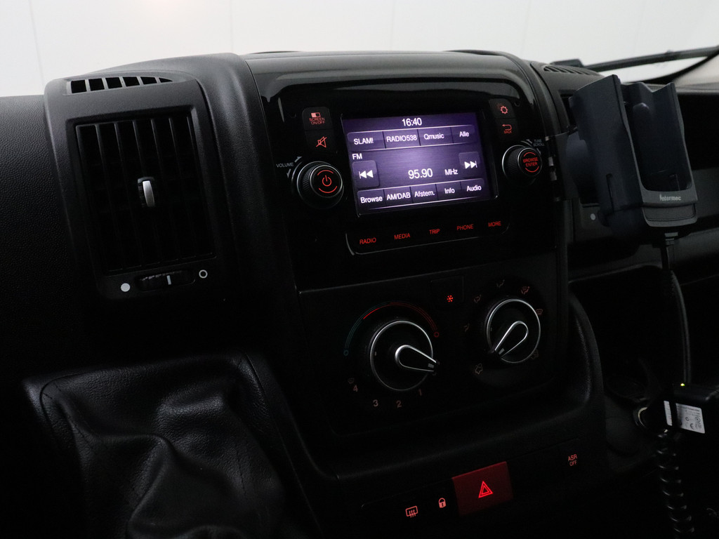 Peugeot Boxer 2.2BlueHDi 120PK L2H1 Premium | Camera | 3-Persoons | Betimmering | Cruise 17