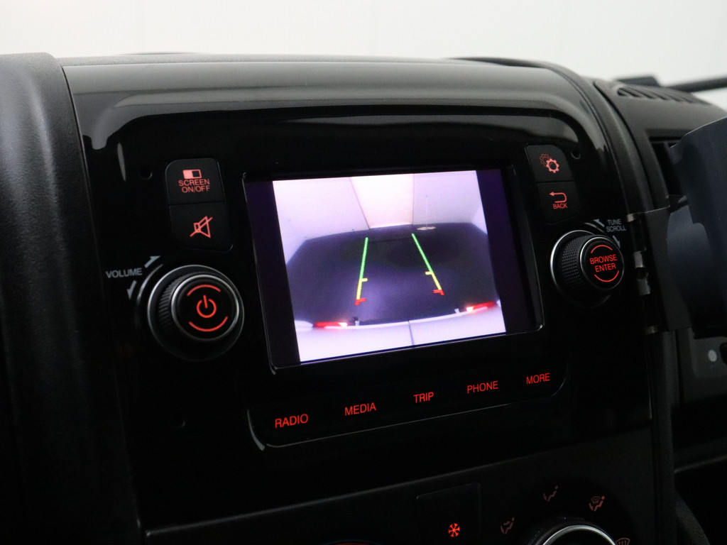 Peugeot Boxer 2.2BlueHDi 120PK L2H1 Premium | Camera | 3-Persoons | Betimmering | Cruise 18