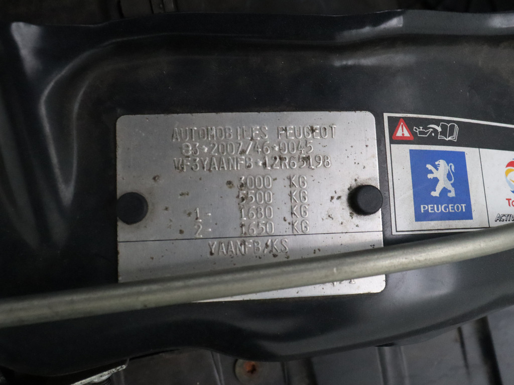 Peugeot Boxer 2.2BlueHDi 120PK L2H1 Premium | Camera | 3-Persoons | Betimmering | Cruise 21