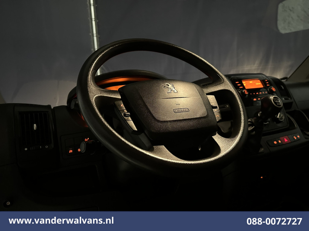 Peugeot Boxer 2.2 BlueHDi 141pk Bakwagen Laadklep Euro6 Airco | 955kg laadvermogen | Cruisecontrol Bijrijdersbank 14