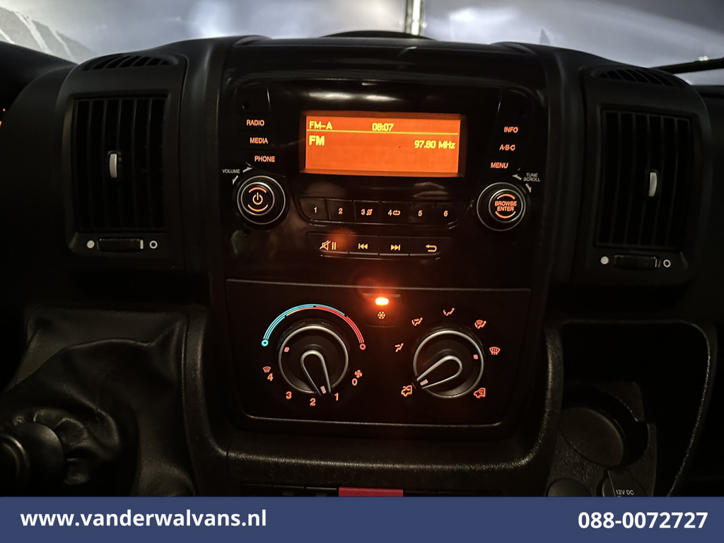 Peugeot Boxer 2.2 BlueHDi 141pk Bakwagen Laadklep Euro6 Airco | 955kg laadvermogen | Cruisecontrol Bijrijdersbank 16