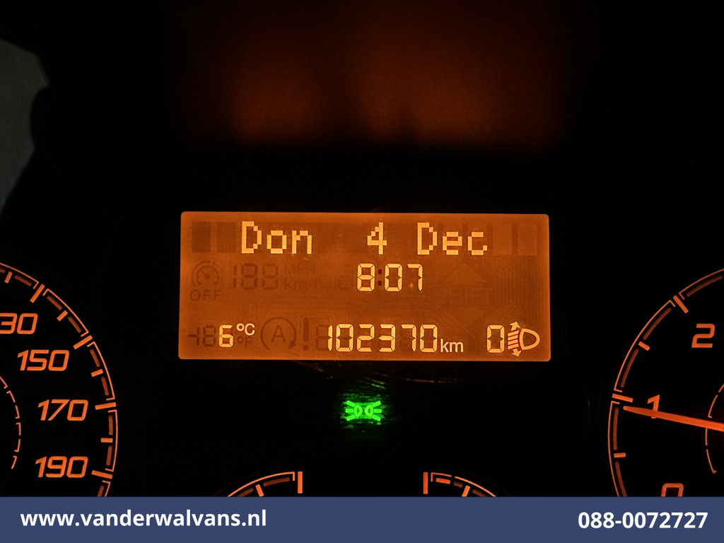 Peugeot Boxer 2.2 BlueHDi 141pk Bakwagen Laadklep Euro6 Airco | 955kg laadvermogen | Cruisecontrol Bijrijdersbank 19