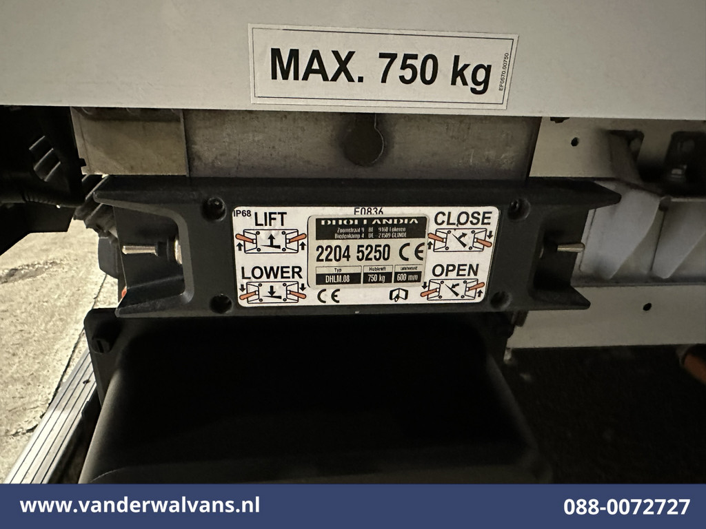 Peugeot Boxer 2.2 BlueHDi 141pk Bakwagen Laadklep Euro6 Airco | 985kg laadvermogen | Cruisecontrol Bijrijdersbank 12