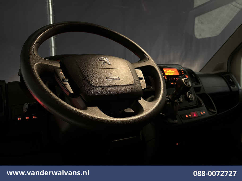 Peugeot Boxer 2.2 BlueHDi 141pk Bakwagen Laadklep Euro6 Airco | 985kg laadvermogen | Cruisecontrol Bijrijdersbank 14
