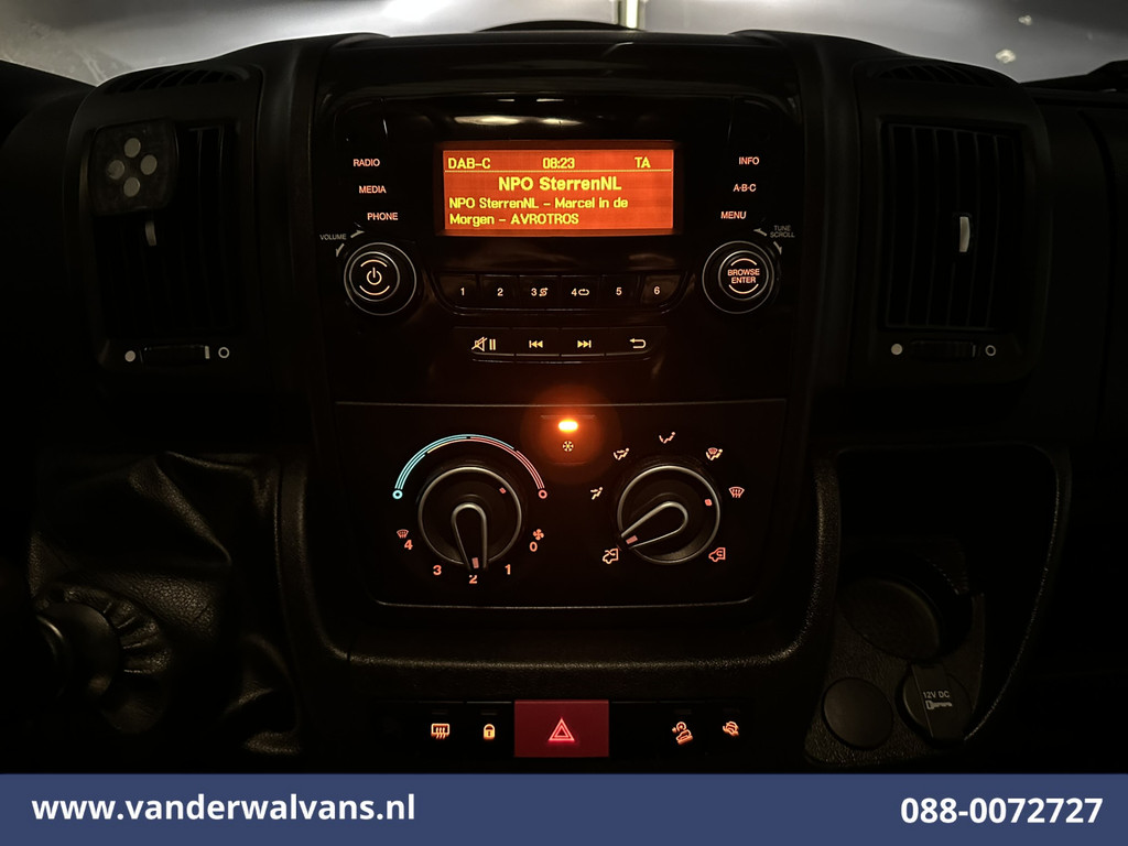 Peugeot Boxer 2.2 BlueHDi 141pk Bakwagen Laadklep Euro6 Airco | 985kg laadvermogen | Cruisecontrol Bijrijdersbank 15