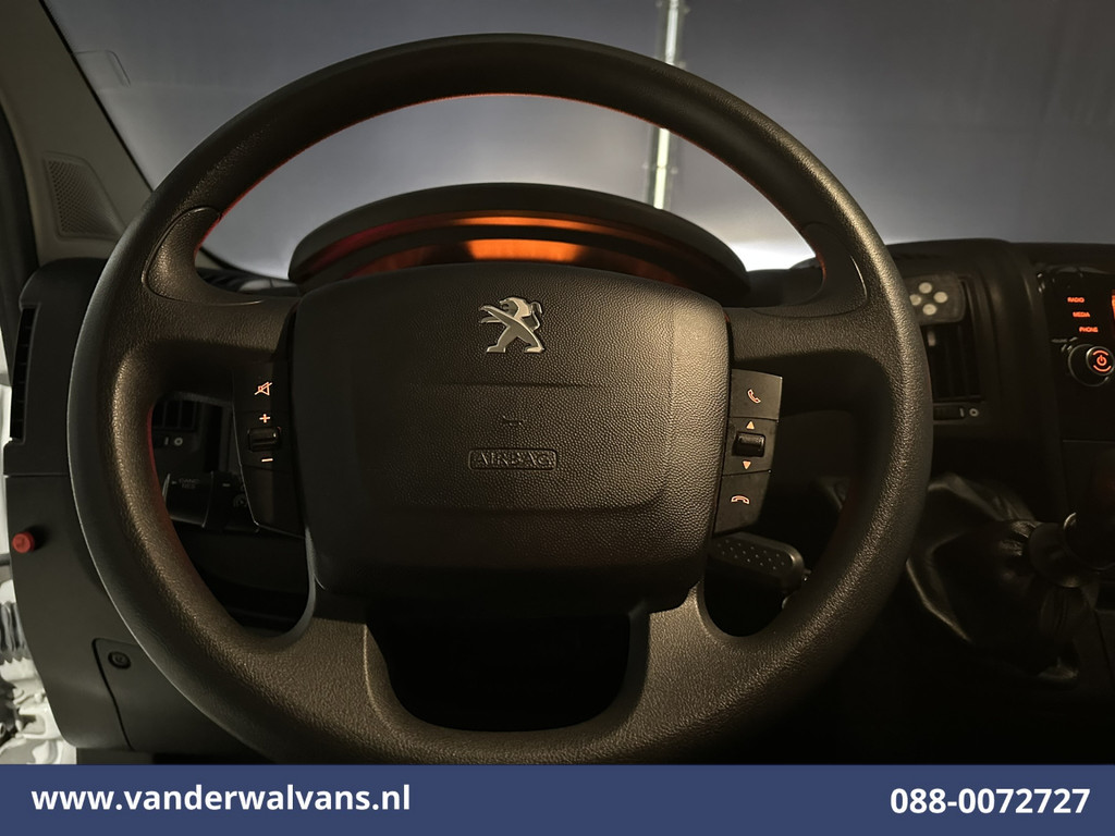 Peugeot Boxer 2.2 BlueHDi 141pk Bakwagen Laadklep Euro6 Airco | 985kg laadvermogen | Cruisecontrol Bijrijdersbank 16