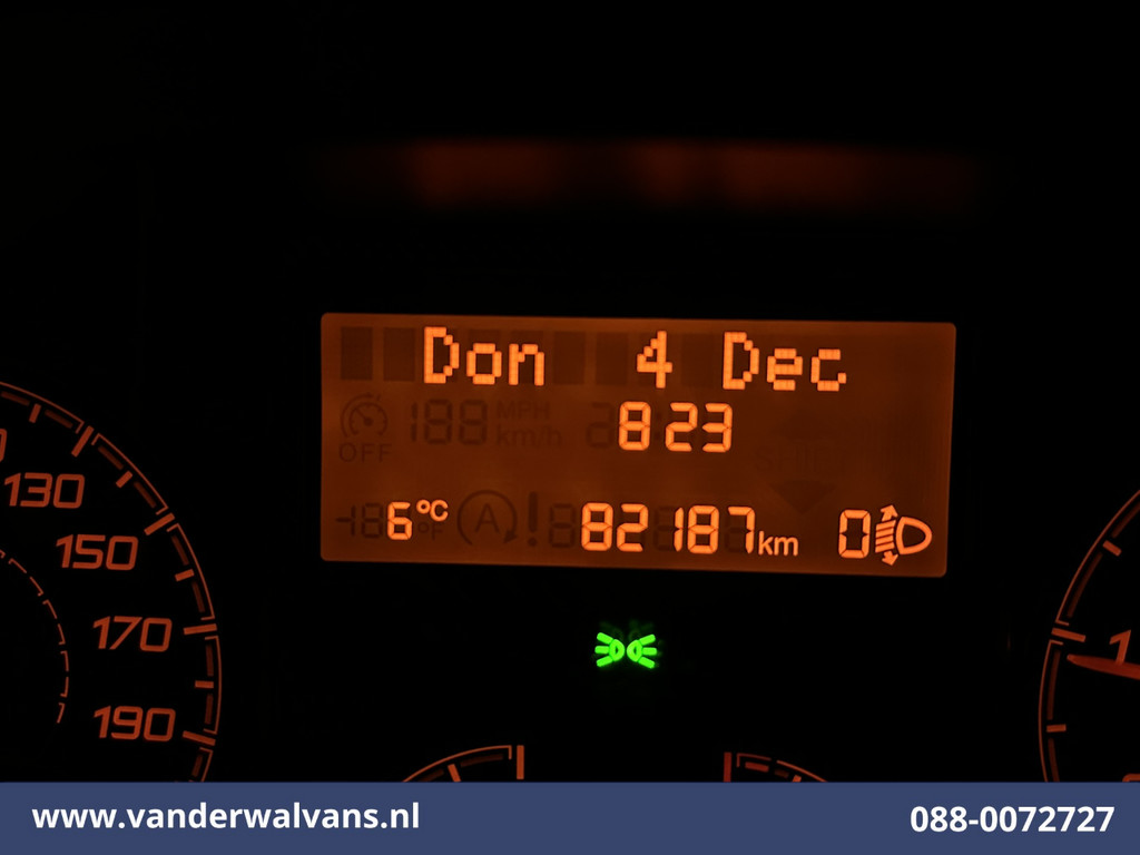 Peugeot Boxer 2.2 BlueHDi 141pk Bakwagen Laadklep Euro6 Airco | 985kg laadvermogen | Cruisecontrol Bijrijdersbank 19