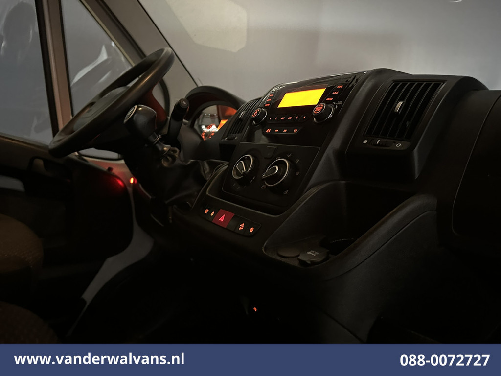 Peugeot Boxer 2.2 BlueHDi 141pk Bakwagen Laadklep Euro6 Airco | Cruisecontrol | 985kg laadvermogen Bijrijdersbank 13