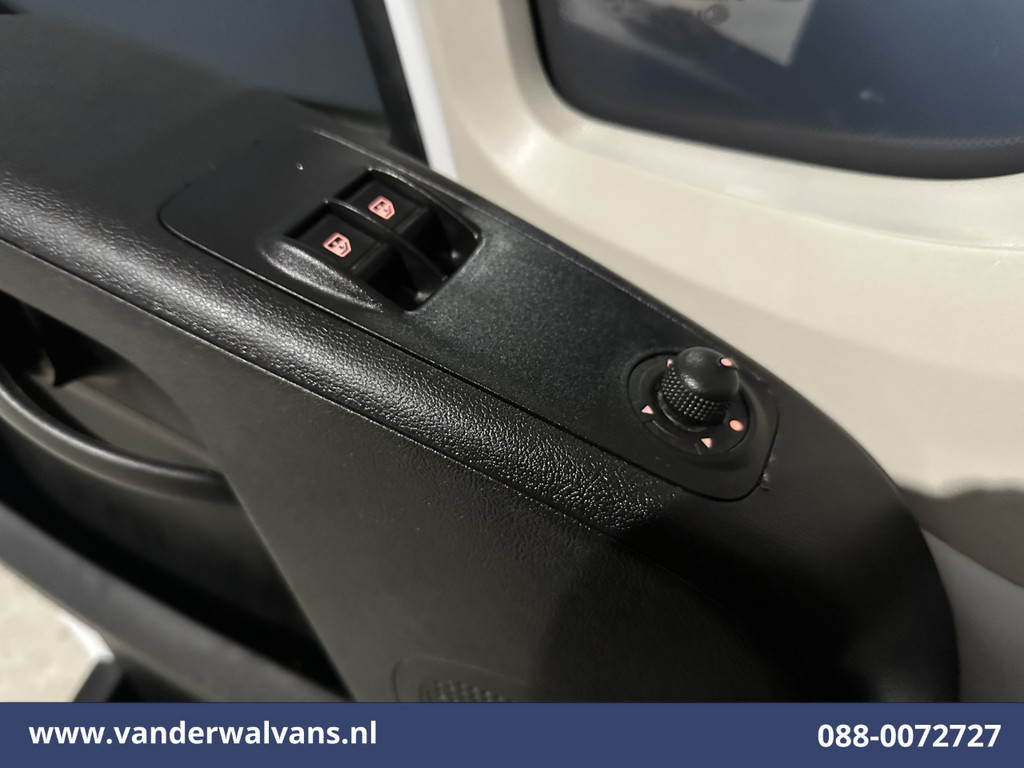 Peugeot Boxer 2.2 BlueHDi 141pk Bakwagen Laadklep Euro6 Airco | Cruisecontrol | 985kg laadvermogen Bijrijdersbank 18