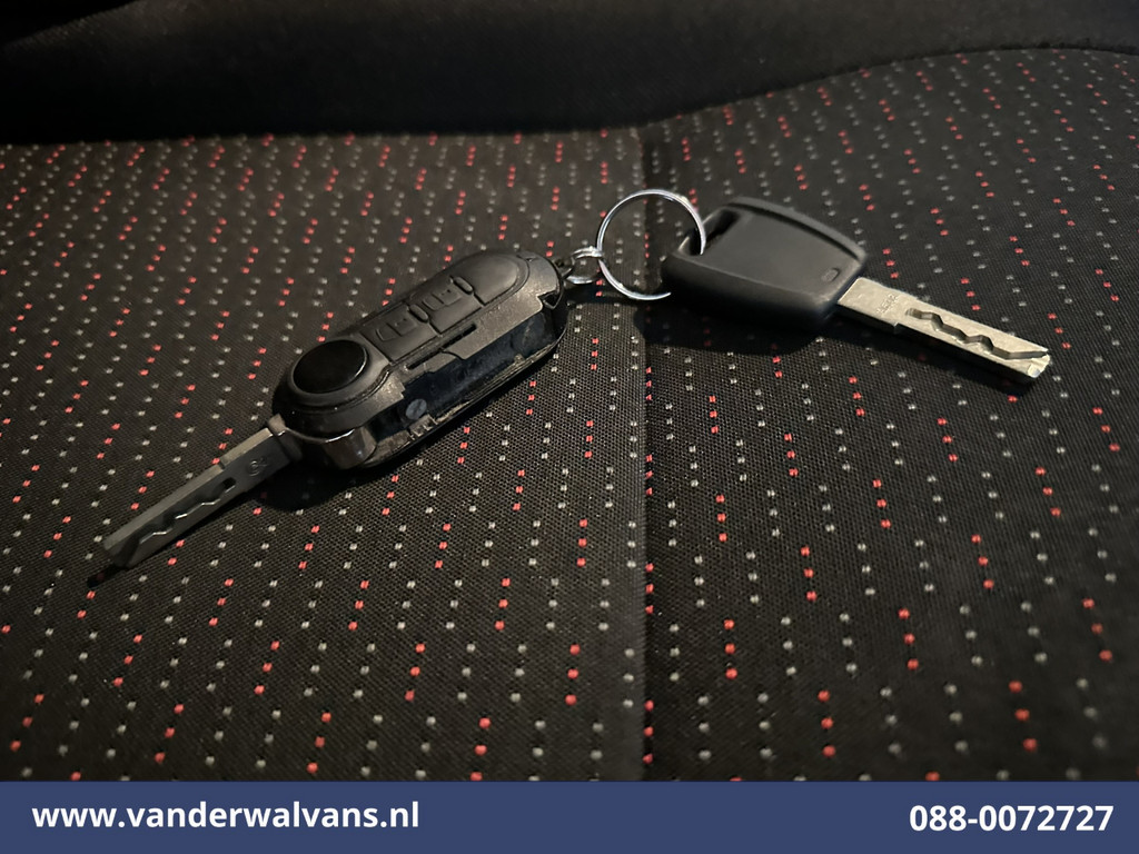 Peugeot Boxer 2.2 BlueHDi 141pk Bakwagen Laadklep Euro6 Airco | Cruisecontrol | 985kg laadvermogen Bijrijdersbank 19