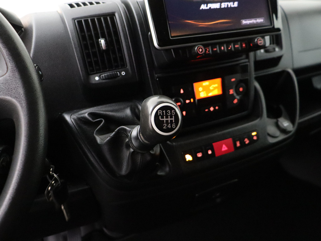 Peugeot Boxer 2.2BlueHDi 165PK L2H1 Zwaar | Leder | 3000Kg Trekhaak | Navigatie | Camera | Betimmering | Airco | Cruise 16