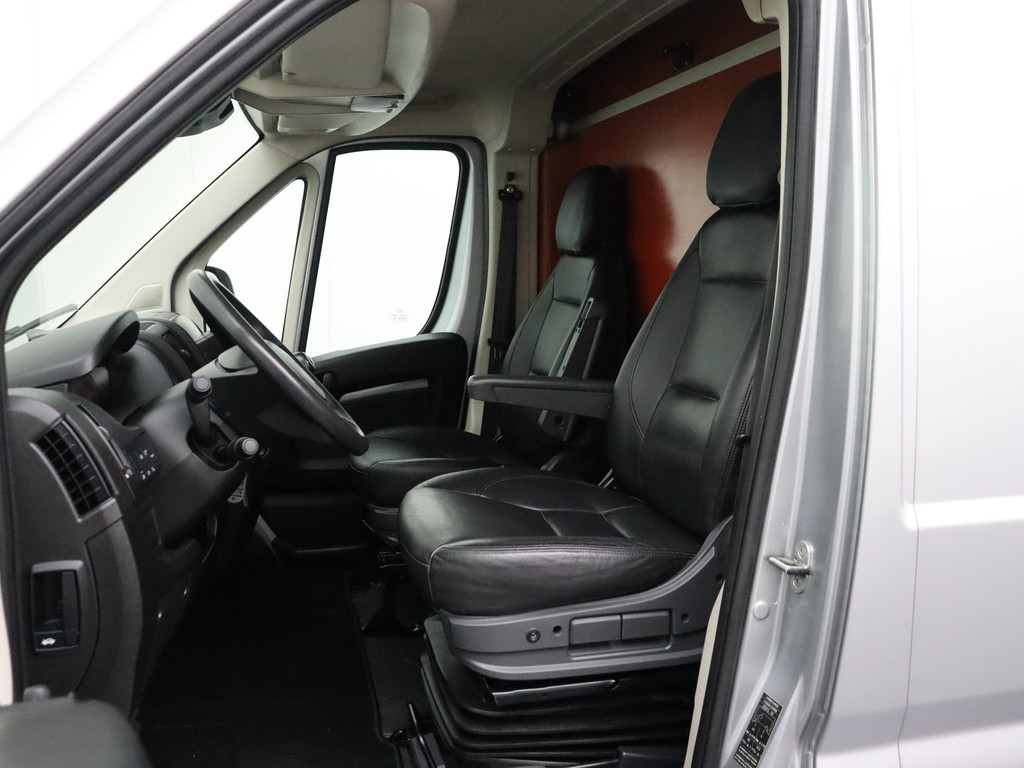 Peugeot Boxer 2.2BlueHDi 165PK L2H1 Zwaar | Leder | 3000Kg Trekhaak | Navigatie | Camera | Betimmering | Airco | Cruise 20