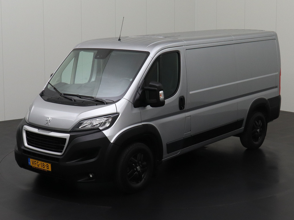 Peugeot Boxer 2.2BlueHDi 165PK L2H1 Zwaar | Leder | 3000Kg Trekhaak | Navigatie | Camera | Betimmering | Airco | Cruise 7