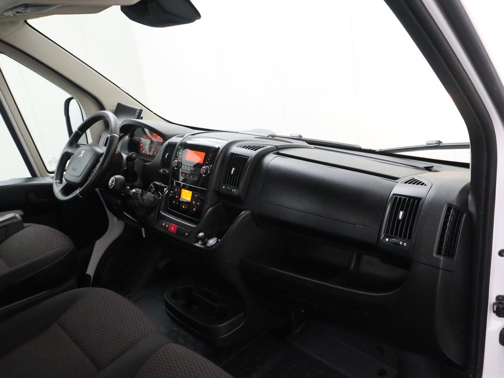 Peugeot Boxer 2.2BlueHDi 165pk Open Laadbak 4.20 Meter | Airco | Camera | 3-Persoons | 3000Kg Trekhaak 19
