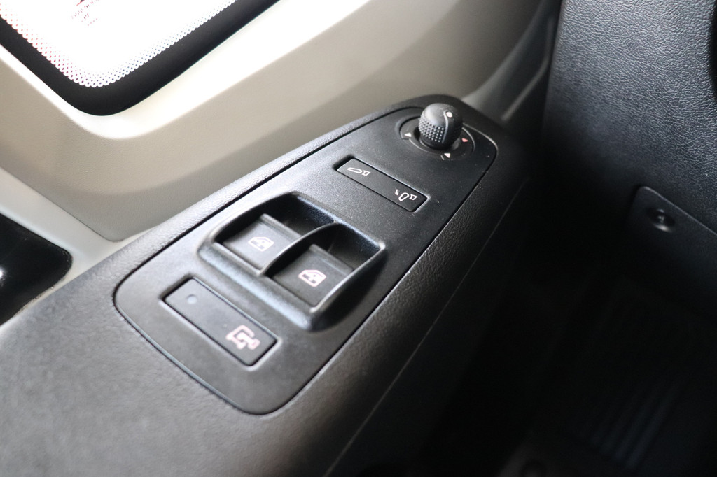 Peugeot Boxer 2.2 BlueHDi L2H2 140PK - EURO 6 - Airco - Navi - Cruise - Camera - ⬠13.900,- Excl. 17