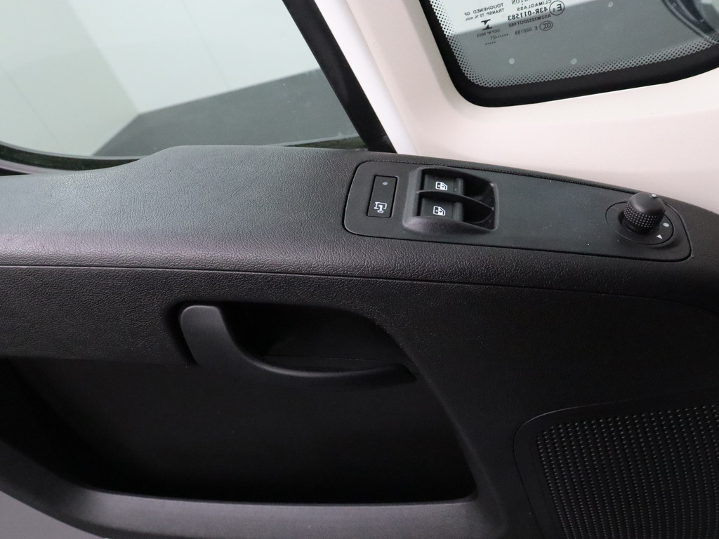 Peugeot Boxer 2.2HDI 140PK L2H2 | Airco | Cruise | Multimedia | 3-Persoons | Betimmering 8