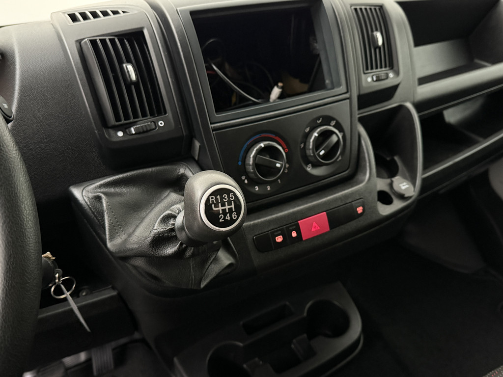 Peugeot Boxer 2.2HDi 140PK L3H2 Imperiaal | Betimmering | 3-Persoons 16